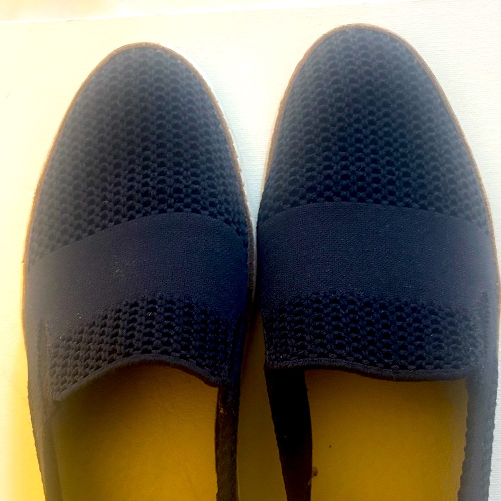 UGG Women's Black Slip on flats - 8.5
